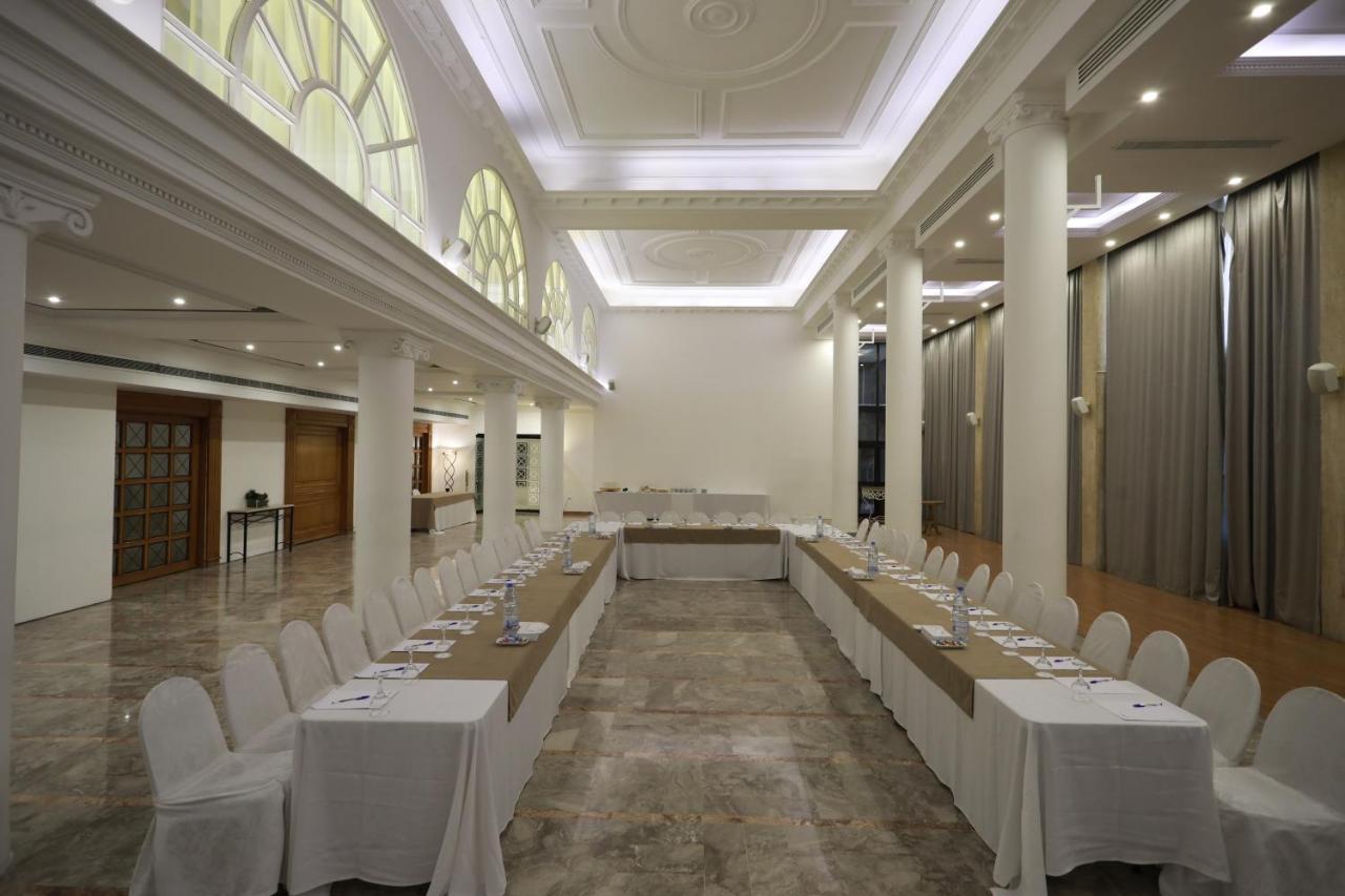 Riviera Hotel Beirut Exterior foto