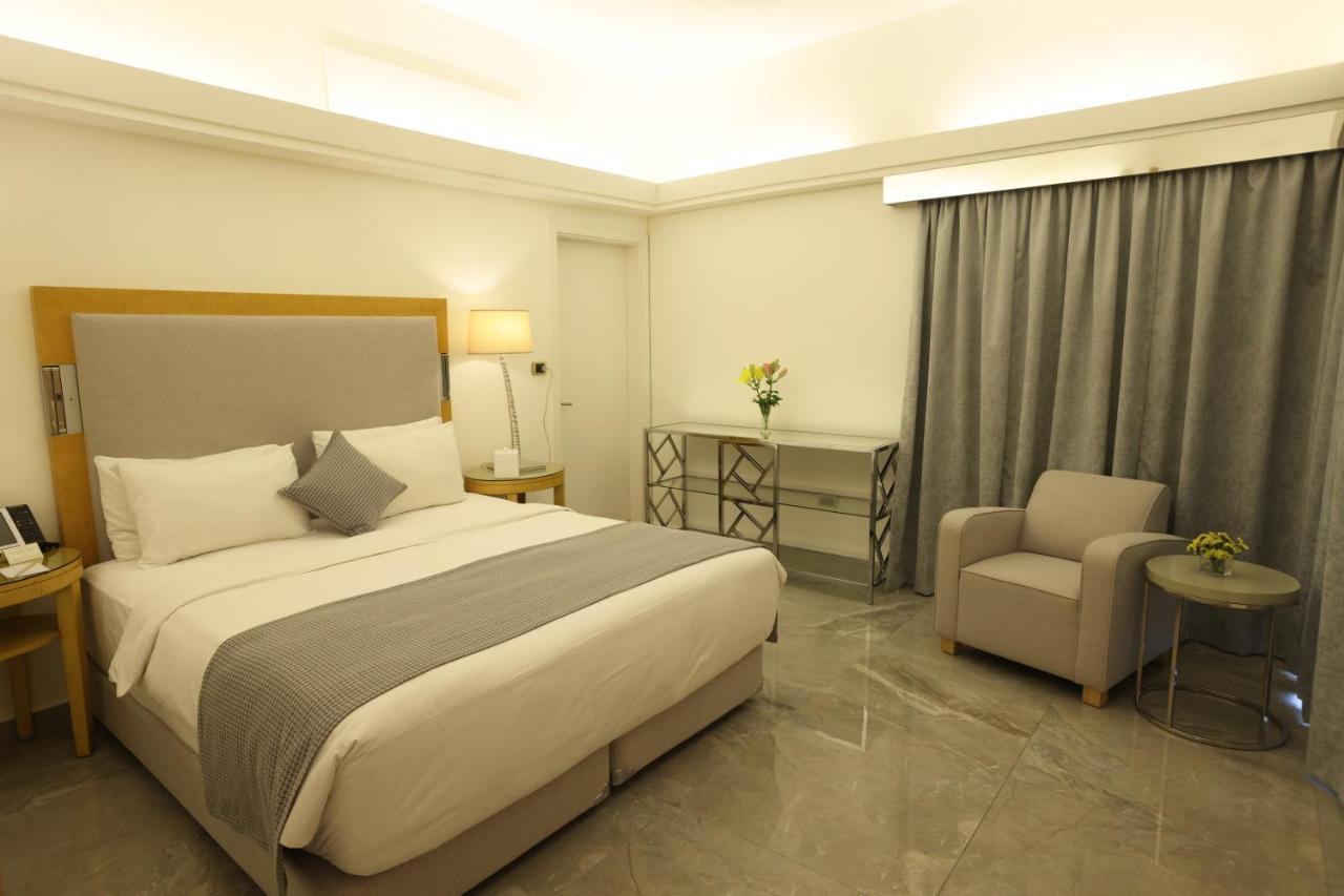 Riviera Hotel Beirut Exterior foto