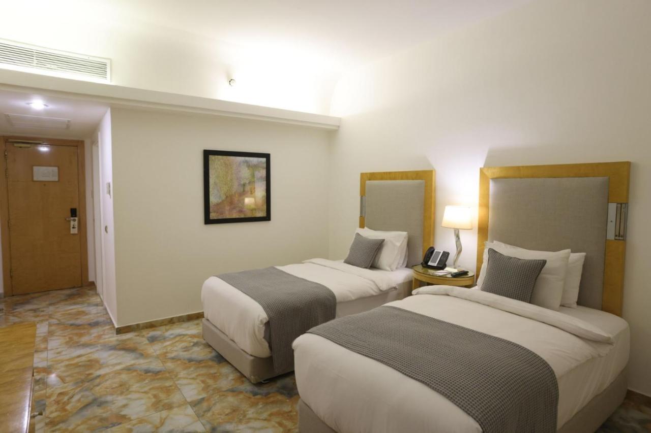 Riviera Hotel Beirut Exterior foto
