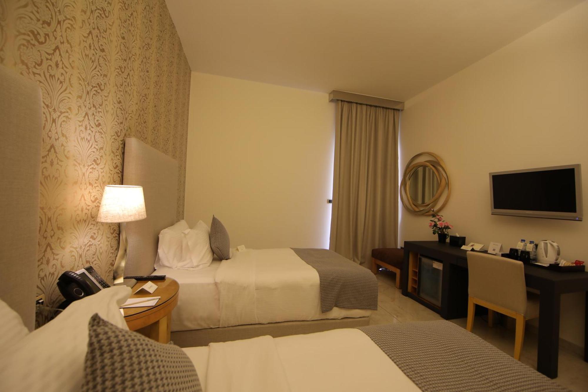 Riviera Hotel Beirut Exterior foto